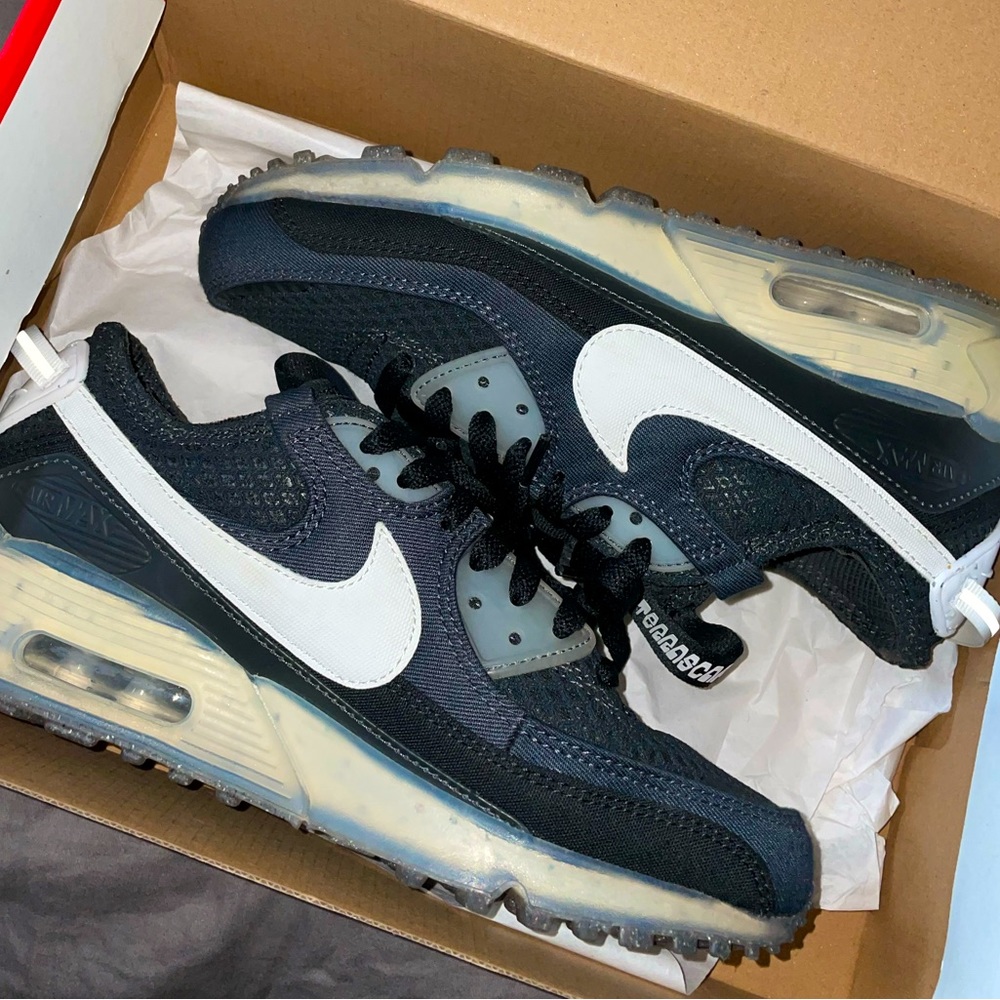 Nike Air Max price firm